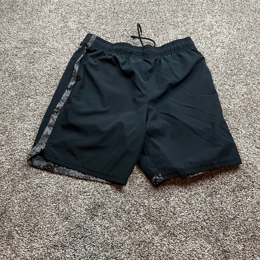 Tapout Shorts Mens Size L Black Athletic Digital Camo MMA Wrestling Gym‎ Workout